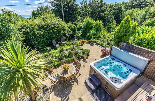 Studio avec vue sur la mer et piscine intérieure chauffée et bain à remous, à la campagne