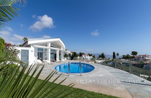 Villa vue mer avec piscine chauffée et accessible aux fauteuils roulants