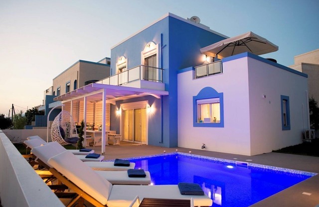 Seabreeze , Luxury seafront brandnew VILLA 8 people