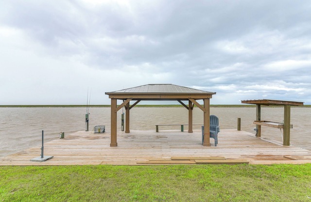 Seabreeze Retreat: Waterfront Home Near Sargent
