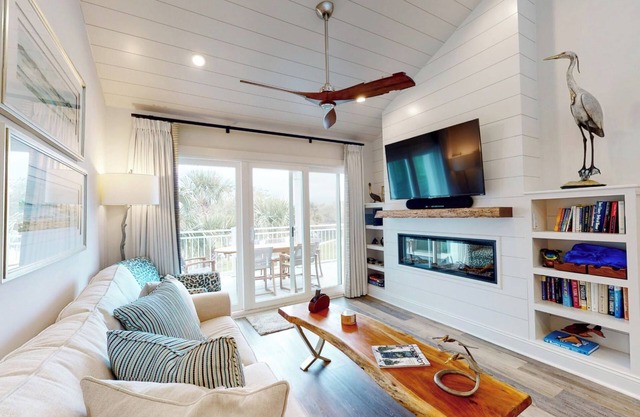 Seabrook Exclusives: 2904 Atrium