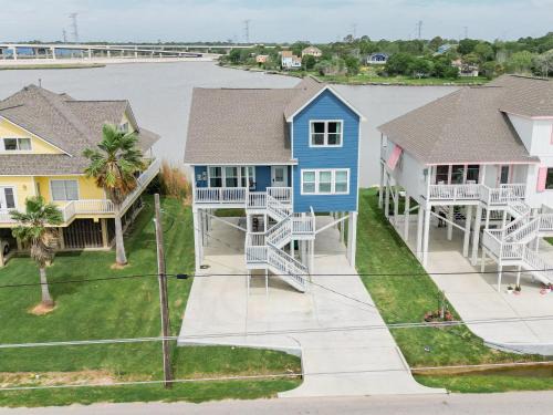 Seabrook Shores 3br Bayfront Hideaway W Deck