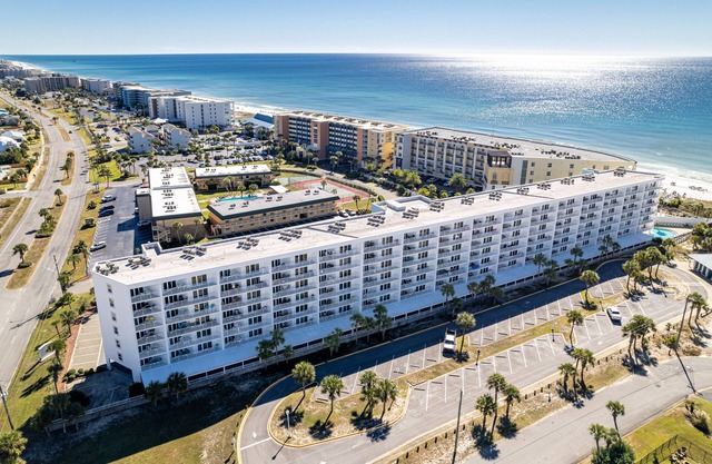 SeaCrest 501A - Beachfront Studio Free Seasonal Beach Service