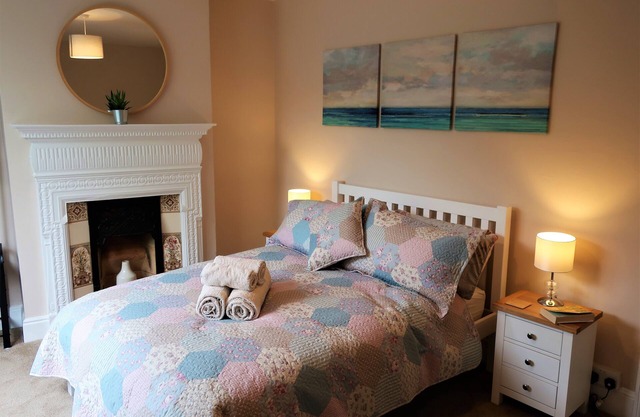 Gens de mer, centre de Sidmouth, avec parking gratuit