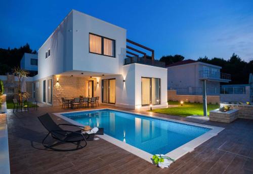 Seafront Ciovo Villa Villa Trogir Deluxe Dva 6 Beautiful Bedrooms Private Pools Sea Front - Sauna