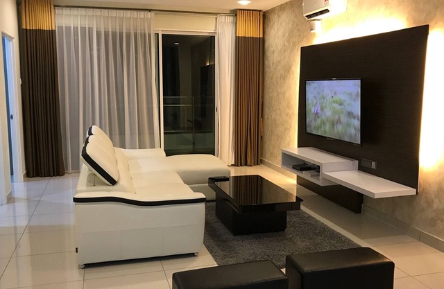 Condo de luxe confortable à front de mer
