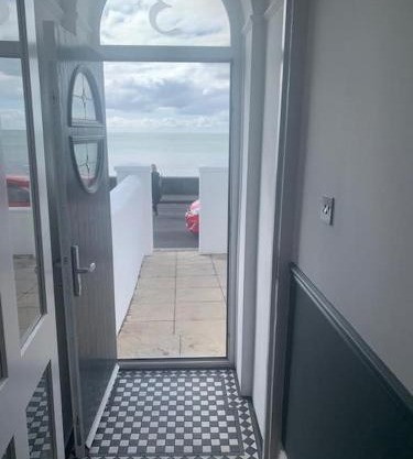 Seafront folkestone Sandgate channel tunnel - 5 star property Sleeps 12