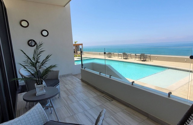 Seafront Luxury Condo Pool Jacuzzi