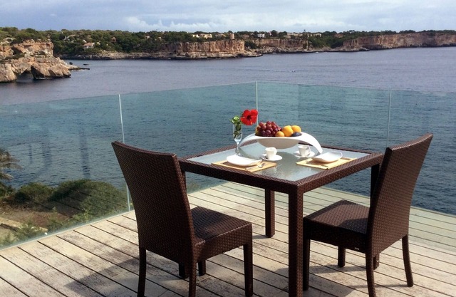 VILLA MODERNE FRONT DE MER, vue incroyable, belle plage de sable en quelques pas, WiFi gratuit