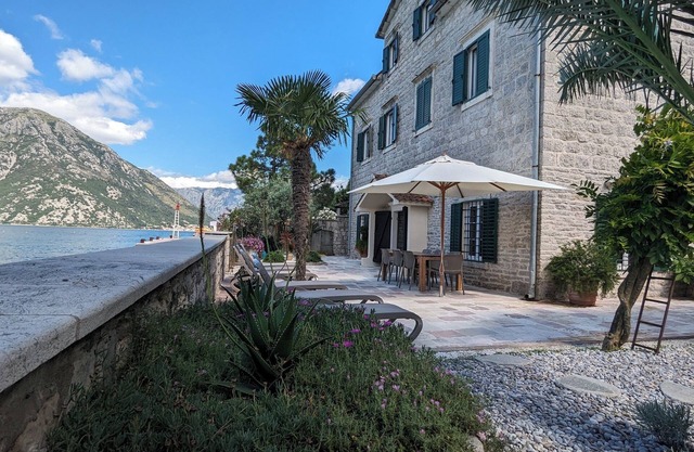 Seafront Villa TOMA 10 personnes