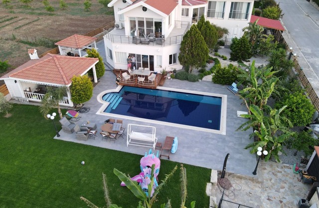 Villa en bord de mer avec grande piscine