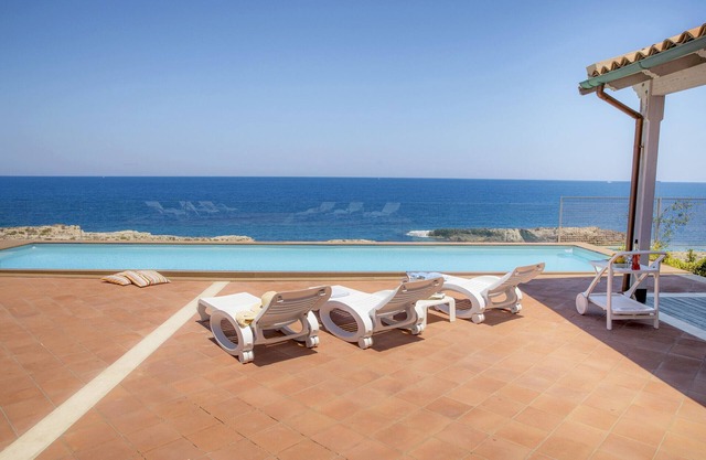 Seafront villa with pool in the Noto Valley, Sicily South-East - 8 pax