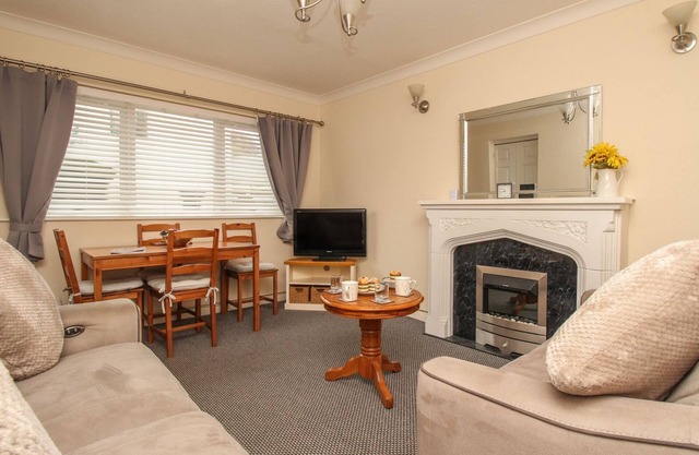 SEAGULLS NEST, family friendly, country holiday cottage in West Bay