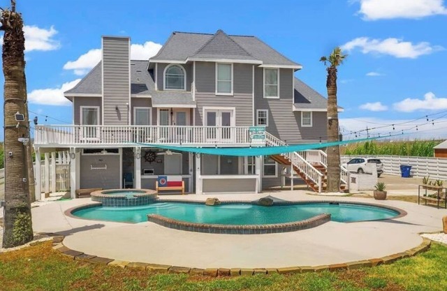 SeaHaven - private pool and with so many amazing views. Hot tub only
