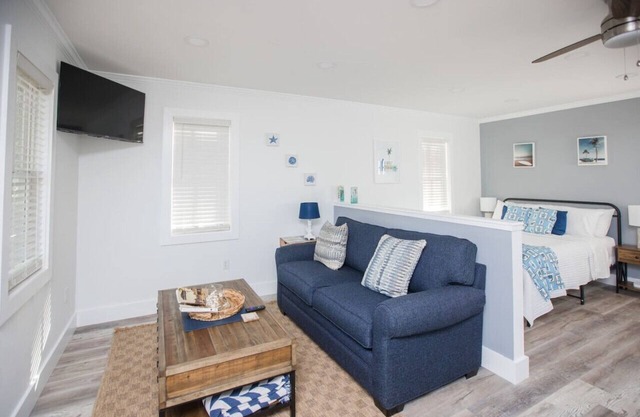 Seahorse Studio - A Downtown Retreat