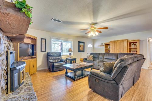 Searcy Retreat Home Near Little Red River
