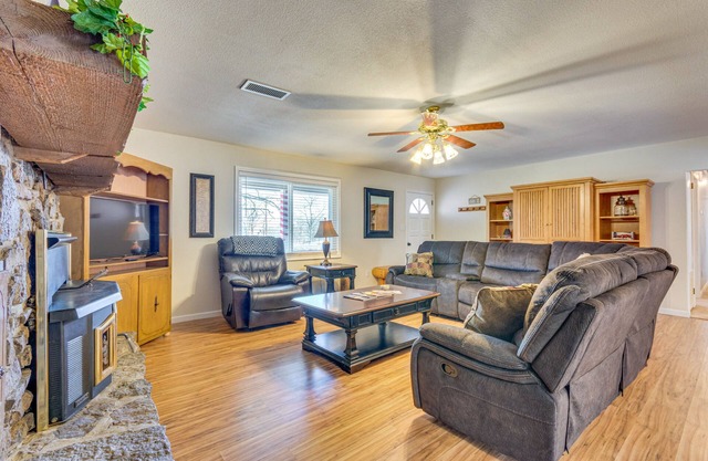 Searcy Retreat Home Near Little Red River