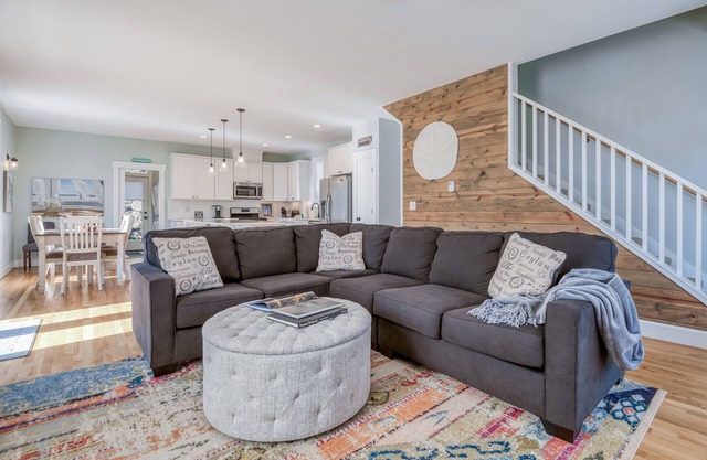 Searenity Now-New! Hot Tub-Deck-Beach Access-BBQ