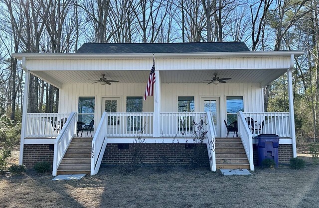 Seas the Day - 2BR w/Lake Views, Walk to Marina, Beach, Food & Music!