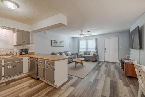 Seas The Day, Pet Friendly Walk to beach!
