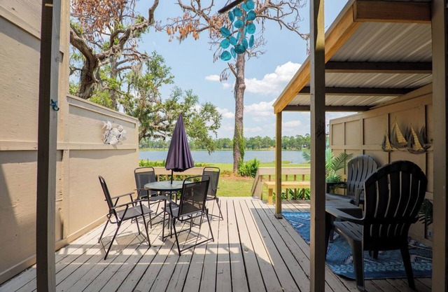 Seas The Day with this cozy 2-bedroom lakefront condo.