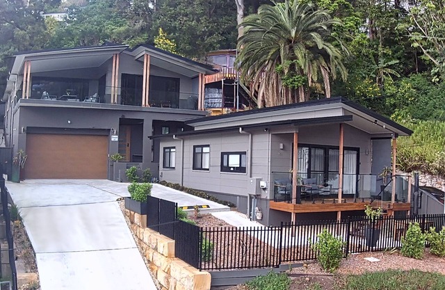 SEASALT - Sleeps 12, Walking distance to Terrigal boardwalk and beach, brand new