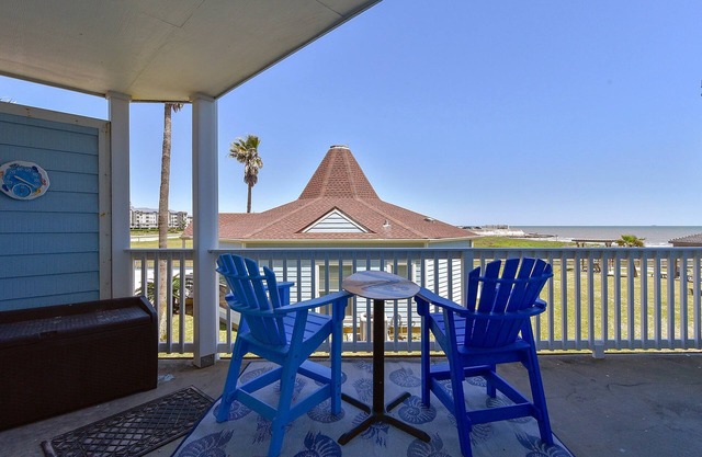 Seascape 2118 1 Bedroom Condo by RedAwning