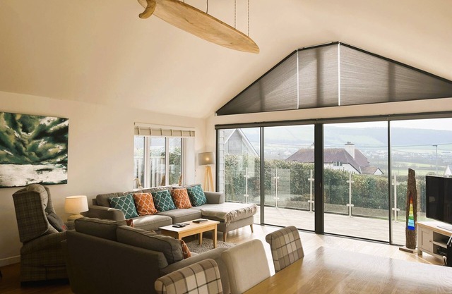 Seascape - a bungalow that sleeps 6 guests in 3 bedrooms