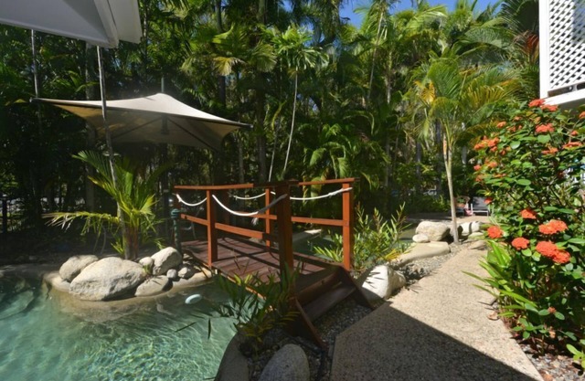 Les Coral Apartments