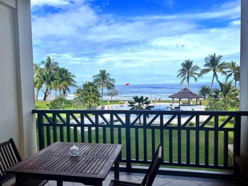 Seascape Karambunai Home - Amazing sea front view!