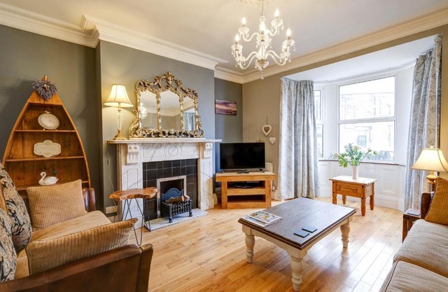 Seashell House with SEA VIEWS and FREE GYM POOL PASS