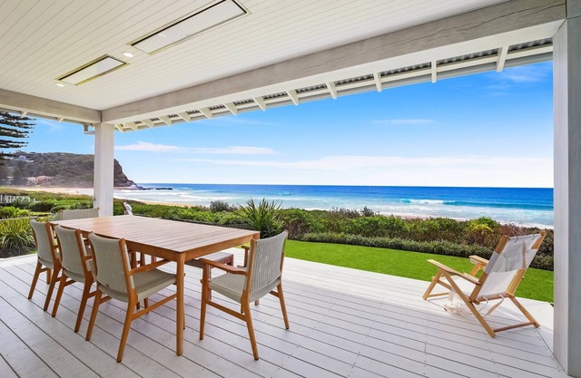 SEASHORE: North Avoca Beachfront, Panoramic ocean views, WiFi, Ultra modern.