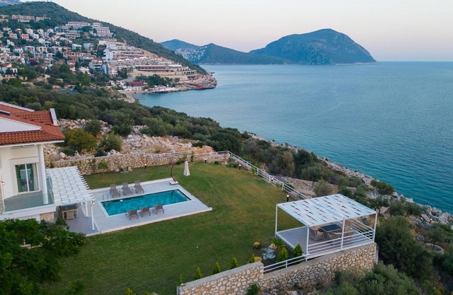 Seaside 4 Bedroom Villa Kalkan Elena Sarı