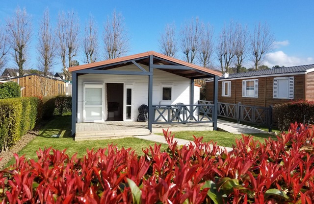 Chalet en bord de mer sur les plages du débarquement, piscine couverte, chauffée