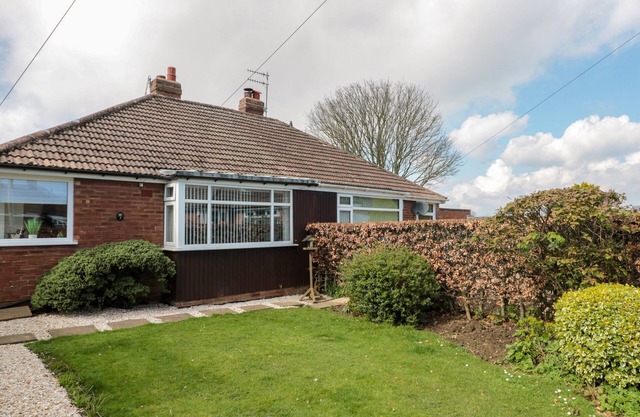 SEASIDE COTTAGE, pet friendly, country holiday cottage in Scarborough