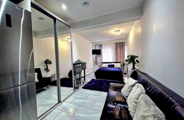 Seaside Escape - Sleeps 4 - Pets Ok - Free Parking