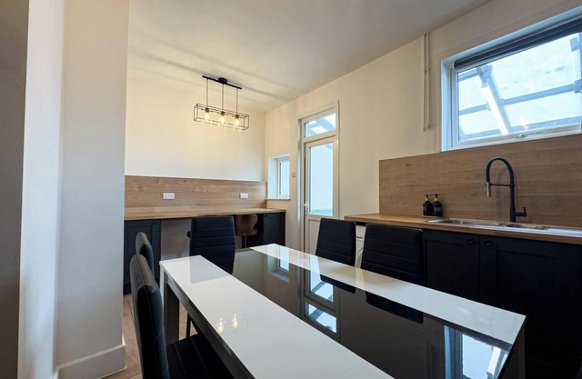Seaside Haven Retreat - 3 Bed Apartment