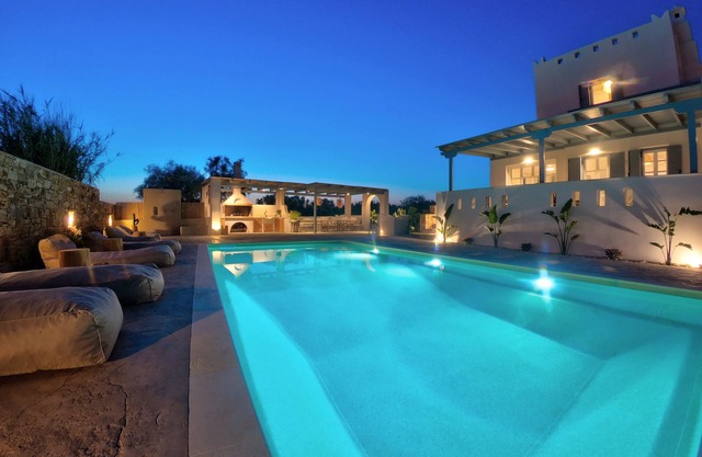 Seaside Naxos 3 Villas Piscine privée 11BDR / 10 BAIN 28 personnes