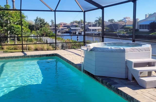 Seaside Oasis! Dog-Friendly, Private Dock, Saltwater Pool & Spa. May Discount!