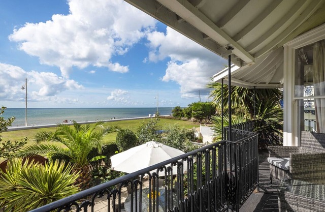 Seaside Retreat - Cinq Chambres Villa, Couchages 12