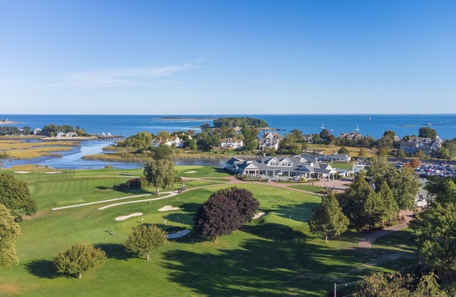 Seaside Serenity: 2B 1B, Patio,Near Beach