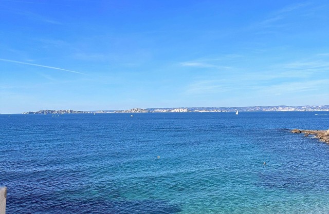 Maison de vile au bord de mer, calme et lumineuse