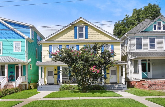 Seaside - Traditional duplex in historic downtown!