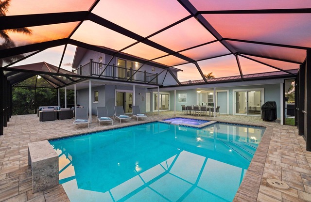 Seaside Villa Coral Point, renovated, south facing, in 2 minutes on open river