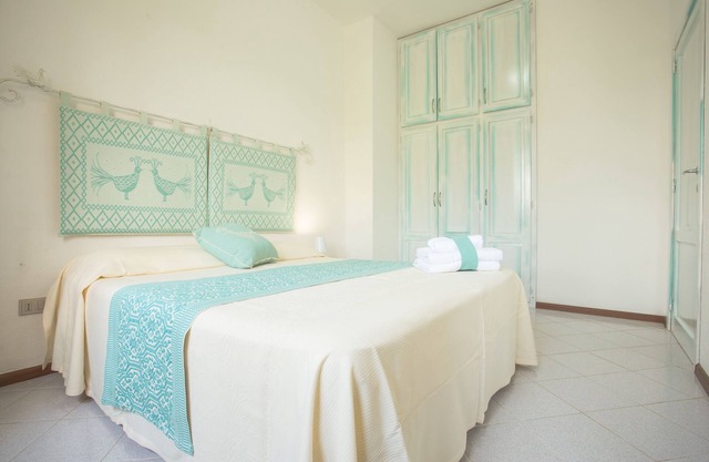 Mer Villa entourée d'un beau jardin