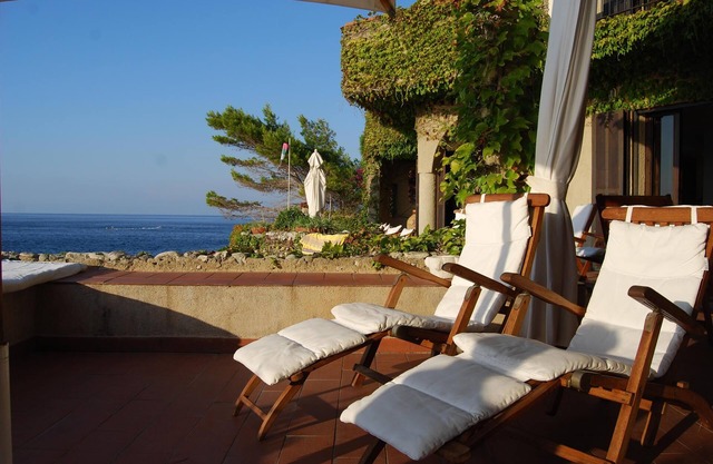 Villa sur les falaises avec accès privé à la mer de Scilla