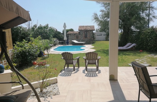 Villa en bord de mer avec piscine privée et grand jardin avec douche extérieure