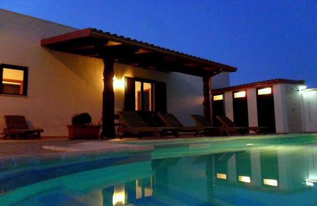 Charmante villa en bord de mer avec piscine et jardin à 25 min de l'aéroport