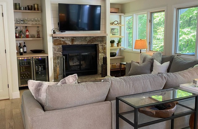 Seasonal Rental Available in updated 3BR/2.5 Bath Stylesbrook Condo.
