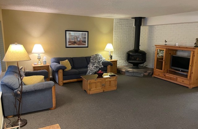 Seasonal Ski Rental 1 mile from Heavenly California Lodge